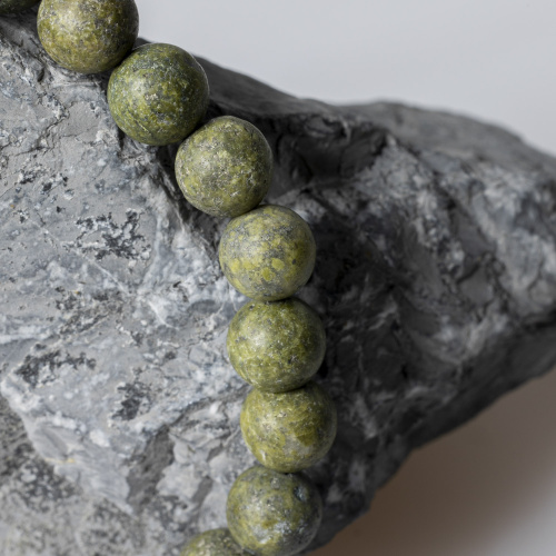 Pyrit Armband matt mit 8 mm Steinen